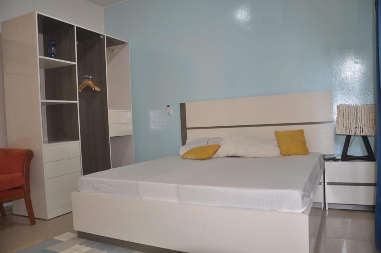 " Le Nid Douillet ", Un Fabuleux Studio, Calme, Cosy Et Bien Climatise Au Centre De Saly Екстериор снимка