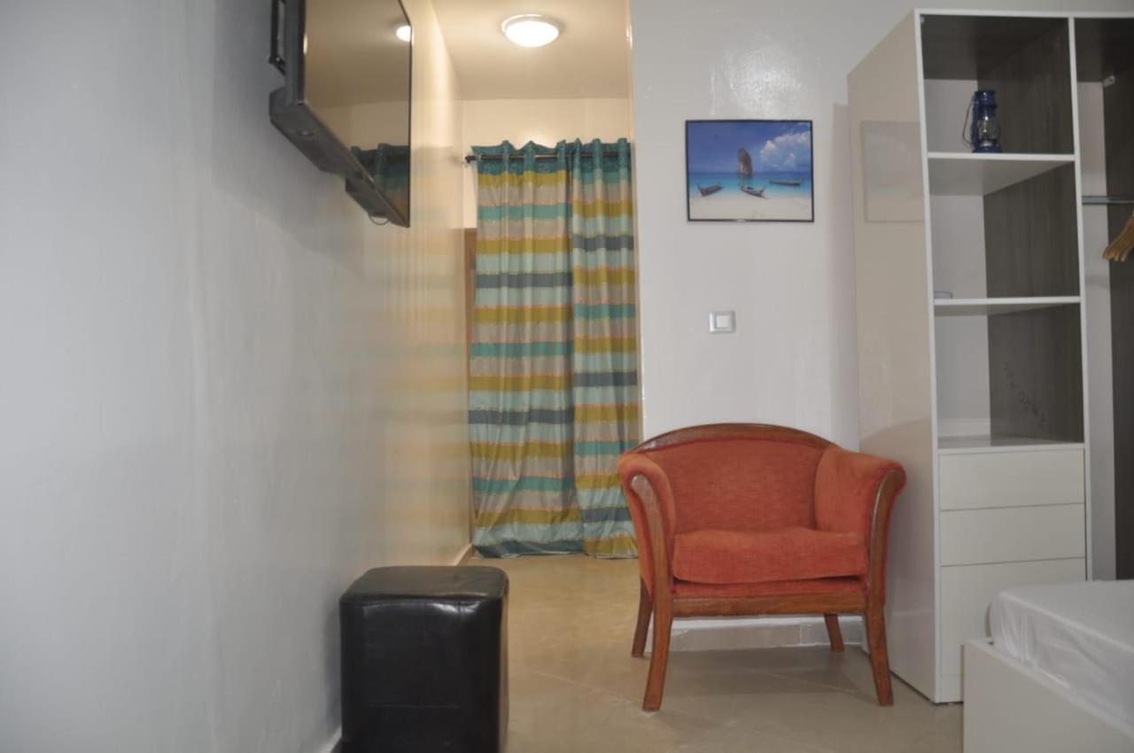 " Le Nid Douillet ", Un Fabuleux Studio, Calme, Cosy Et Bien Climatise Au Centre De Saly Екстериор снимка