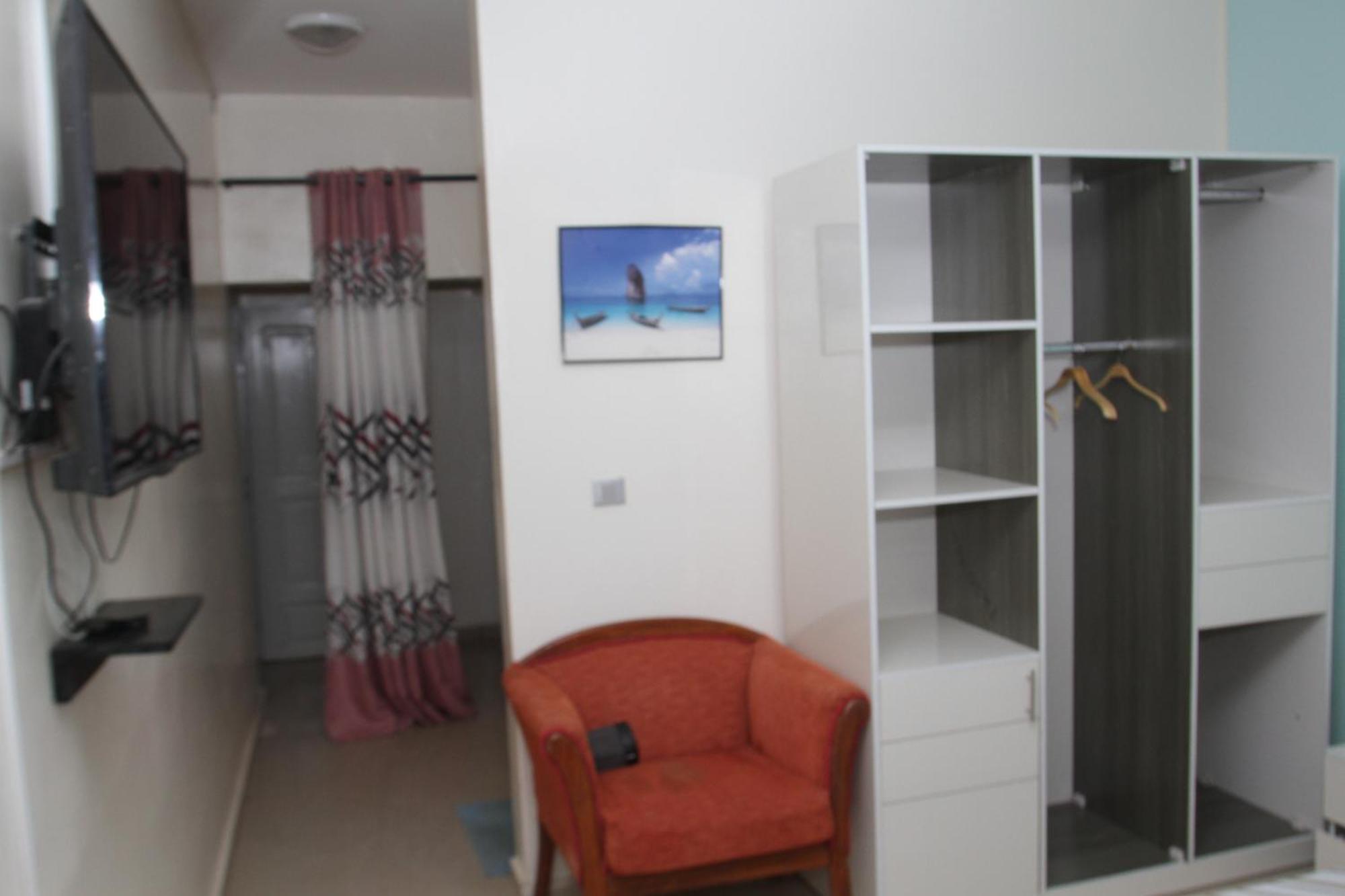 " Le Nid Douillet ", Un Fabuleux Studio, Calme, Cosy Et Bien Climatise Au Centre De Saly Екстериор снимка