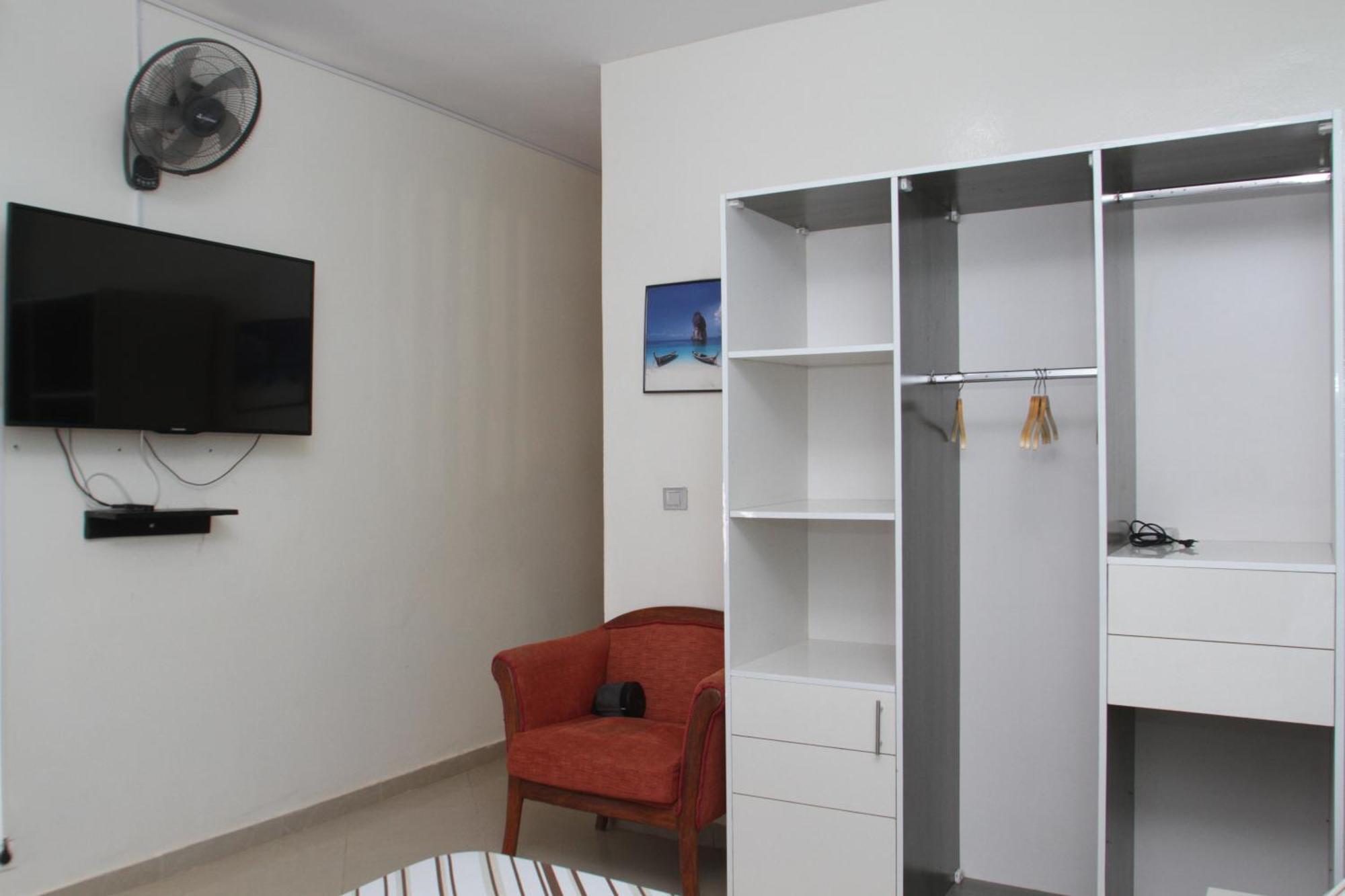 " Le Nid Douillet ", Un Fabuleux Studio, Calme, Cosy Et Bien Climatise Au Centre De Saly Екстериор снимка