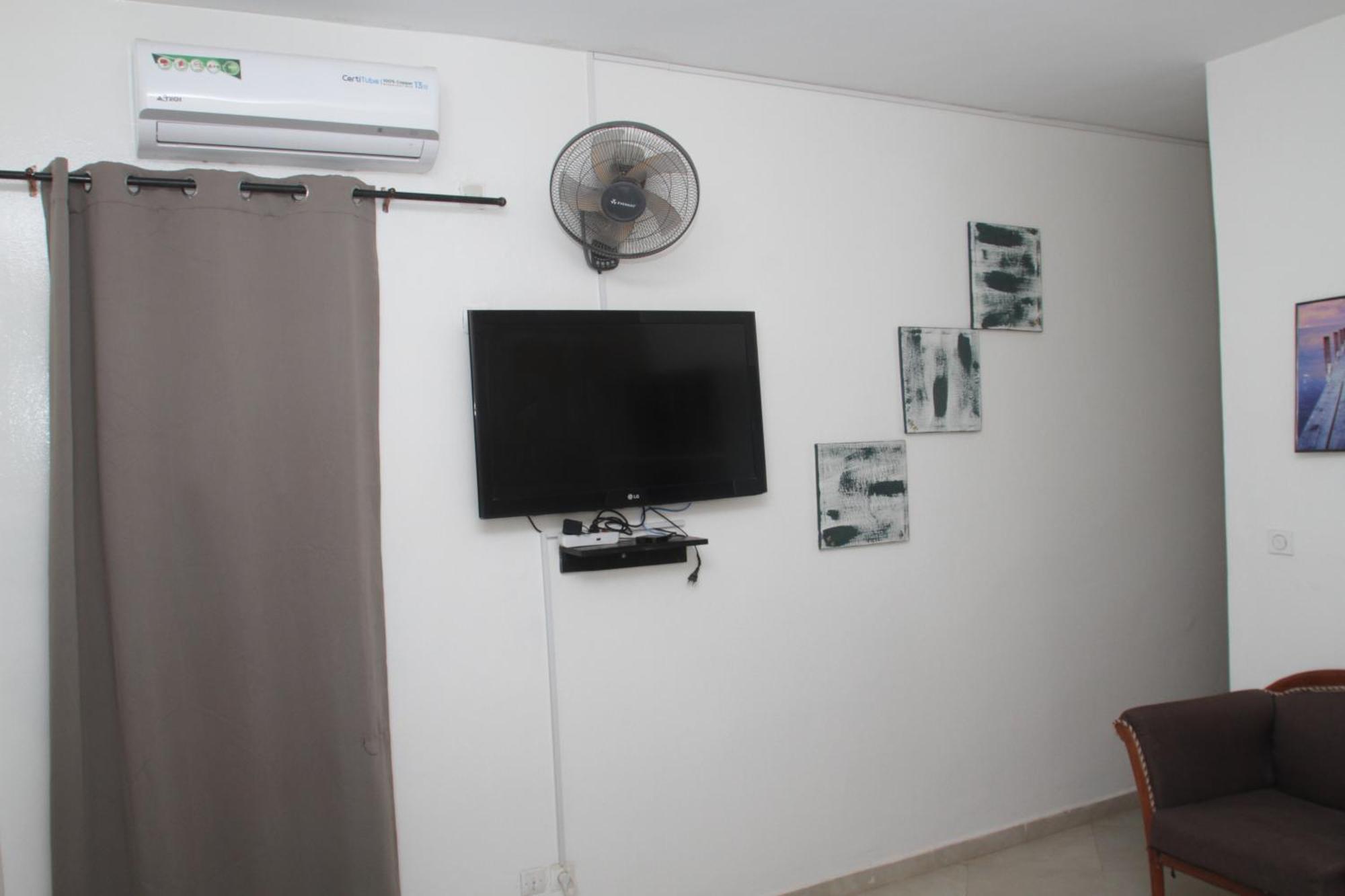 " Le Nid Douillet ", Un Fabuleux Studio, Calme, Cosy Et Bien Climatise Au Centre De Saly Екстериор снимка