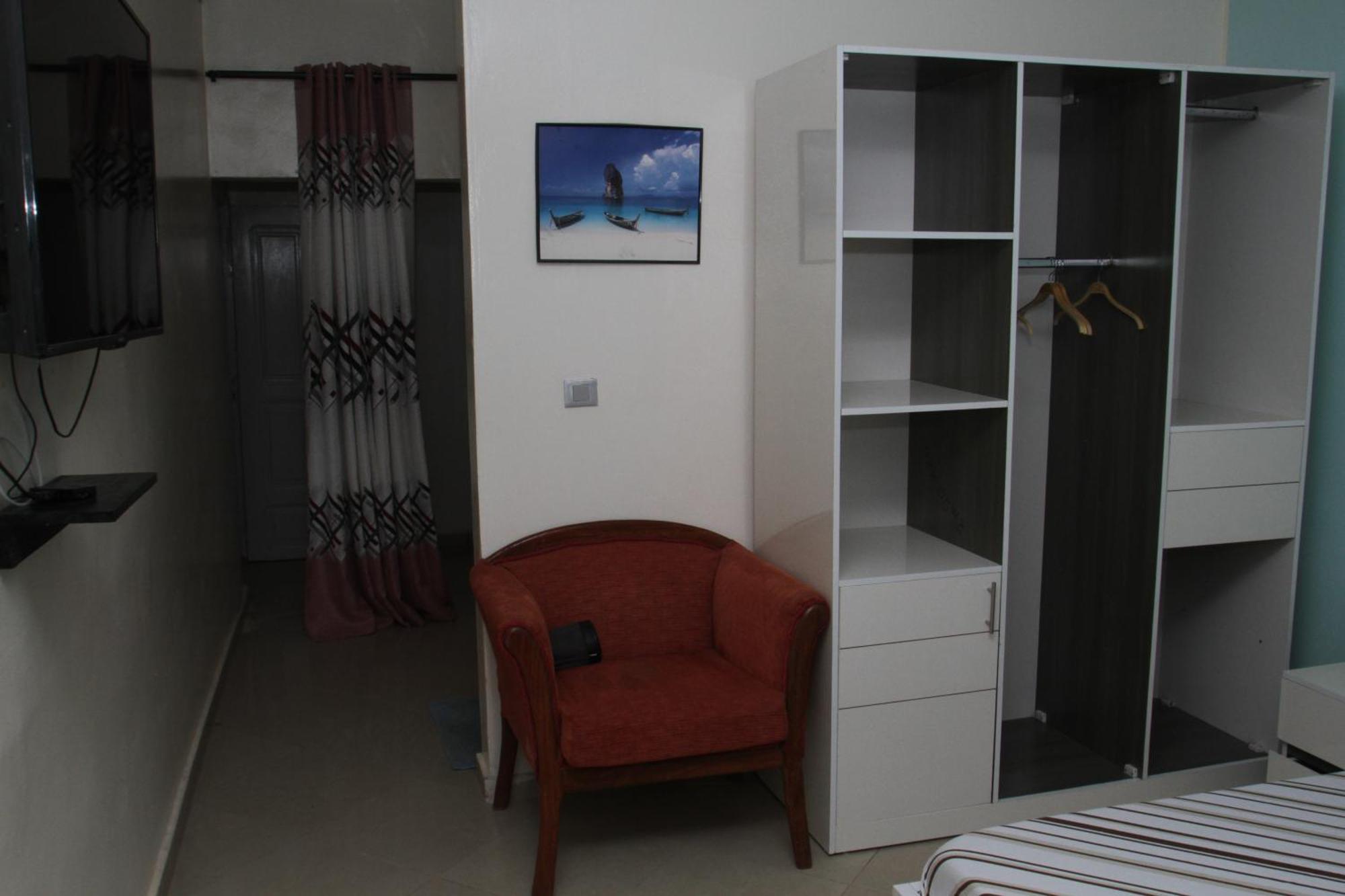 " Le Nid Douillet ", Un Fabuleux Studio, Calme, Cosy Et Bien Climatise Au Centre De Saly Екстериор снимка